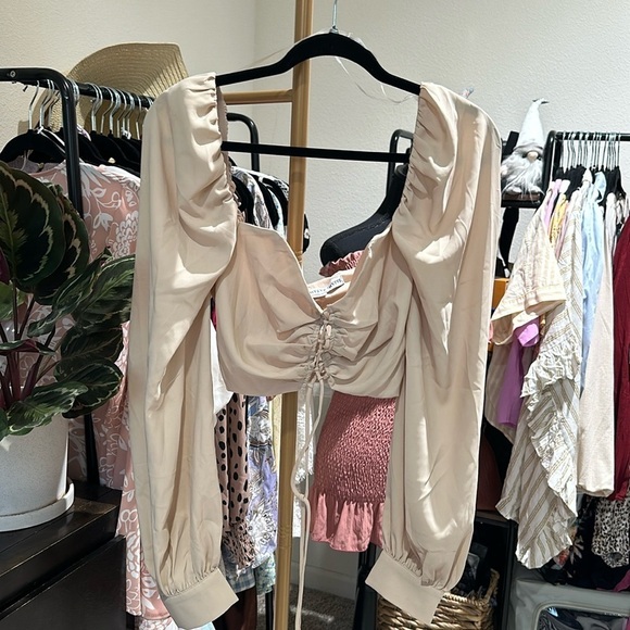 HYFVE Tops - 🟢Nwt hyfve hyfve  long sleeve cream lace front top